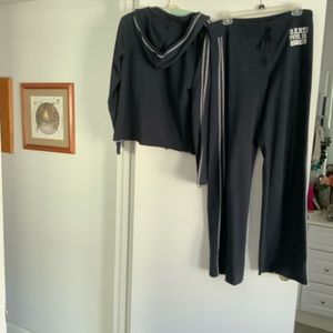 DKNY ACTIVE WEAR.  NAVY BLUE Sz. M